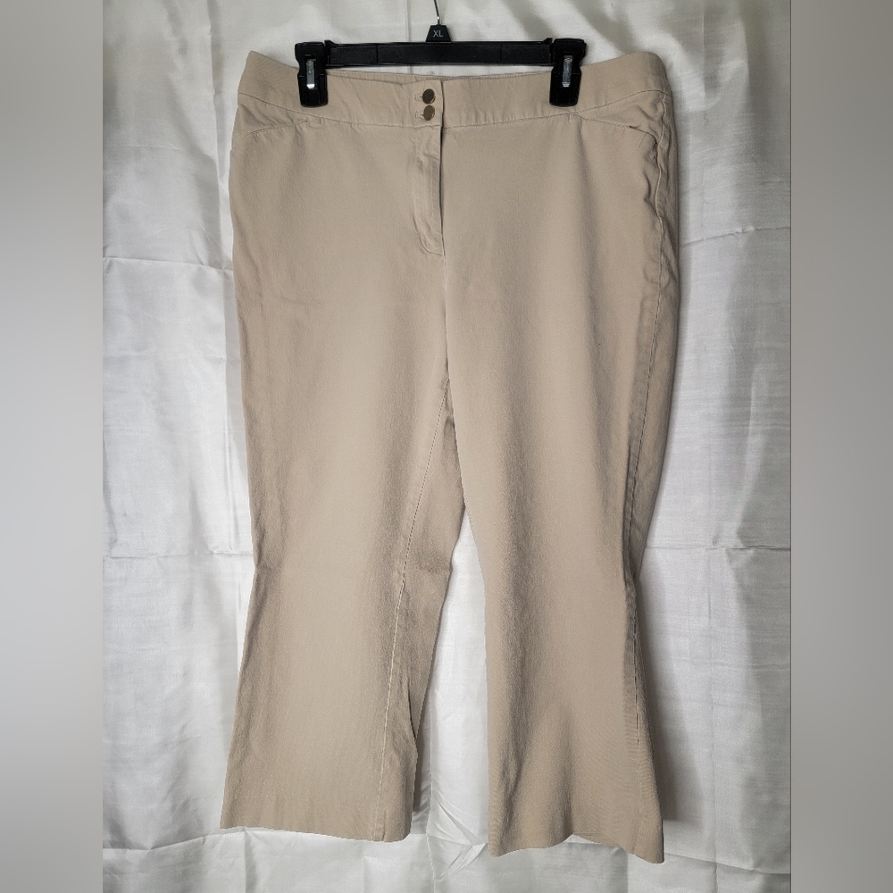 Chico's Women's Tan Capri Pants